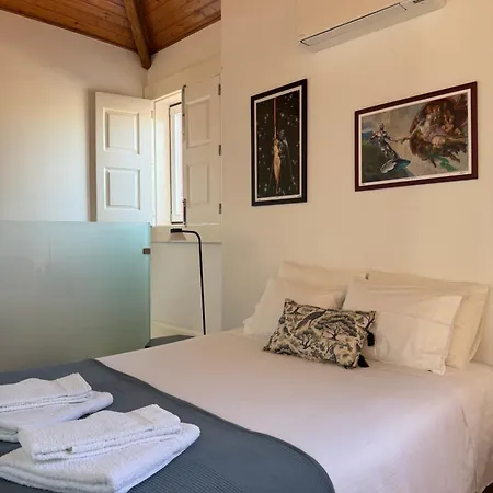Galeria 99 - Fontainhas Historic Neighbourhood - Free Parking Apartment Porto